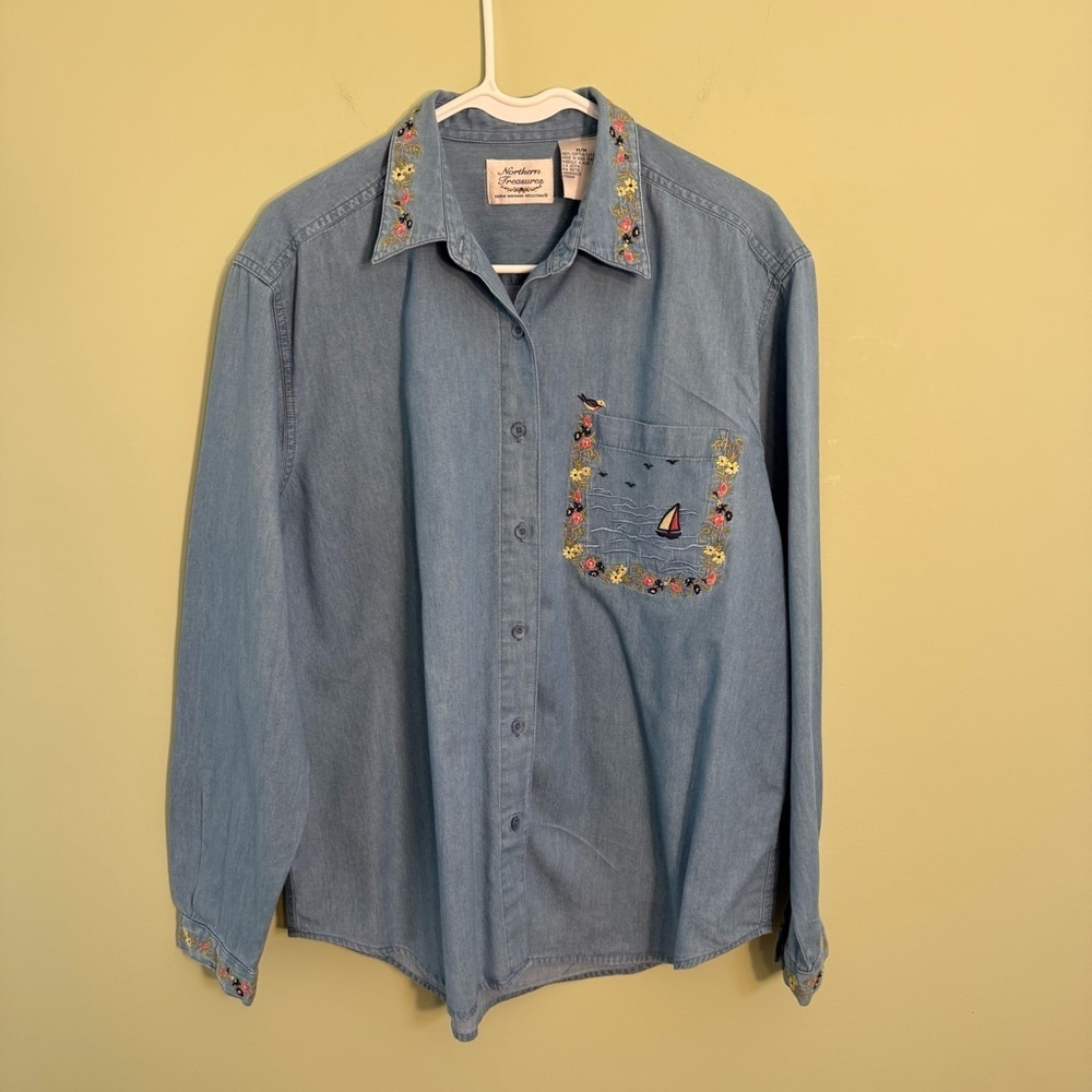 Vintage‎ Northern treasures Blue Embroidered  chambray Jean Shirt women’s size M